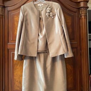 Ladies taupe 3 piece suit, 12
